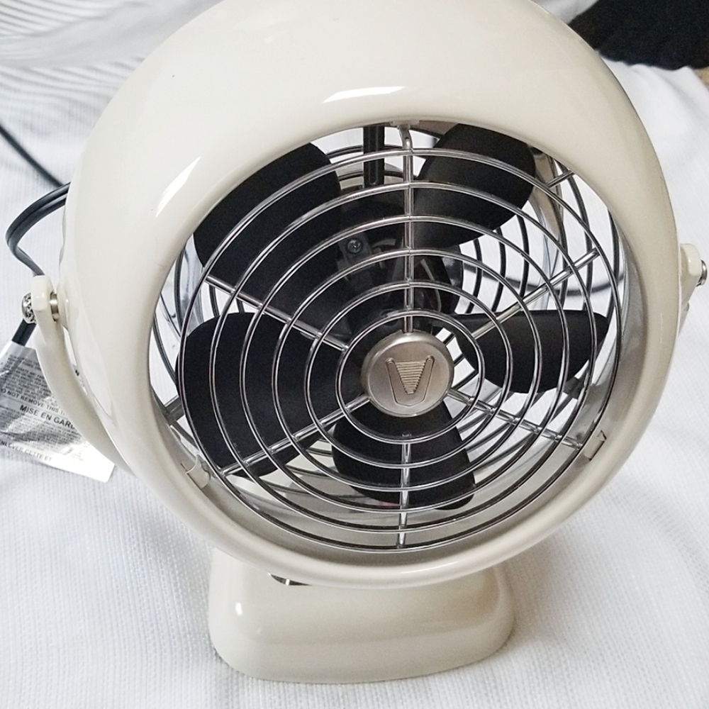 Like new retro vornado Vfan Jr.